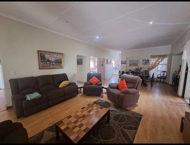 3 BEDROOM TOWNHOUSE TO LET IN ARCON PARK
